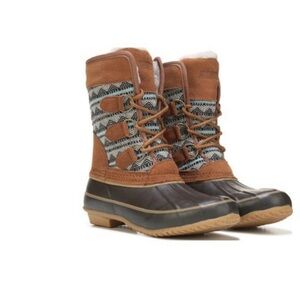 NWOB Khombu Tan Nubuck with Fabric Pattern Winter Duck Boots